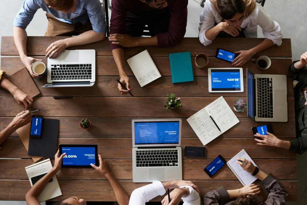 prject managers Planning, organizing, and managing resources to achieve specific goals